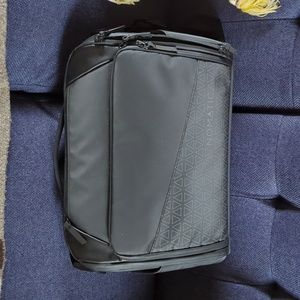 NOMATIC Black Laptop Travel Messenger Bag